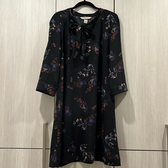 H&M Black Blue Floral Shift Dress High Neck Tie Bell Sleeves Size 8 - Picture 2 of 12